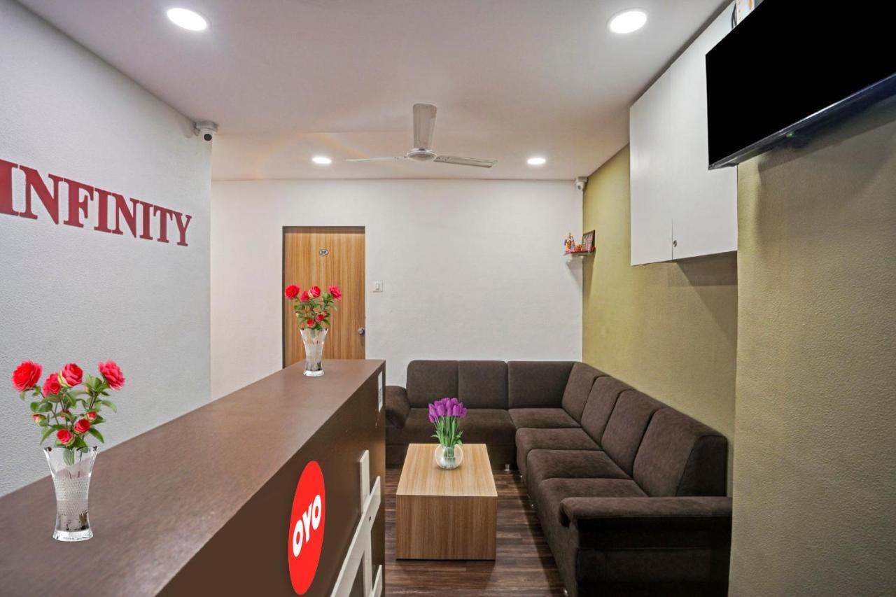 Hotel O Infinity Surat Exterior foto