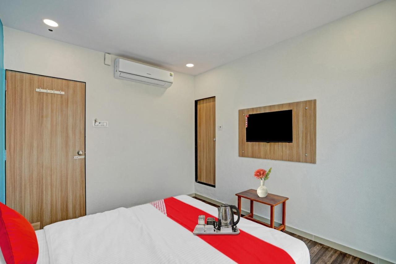 Hotel O Infinity Surat Exterior foto
