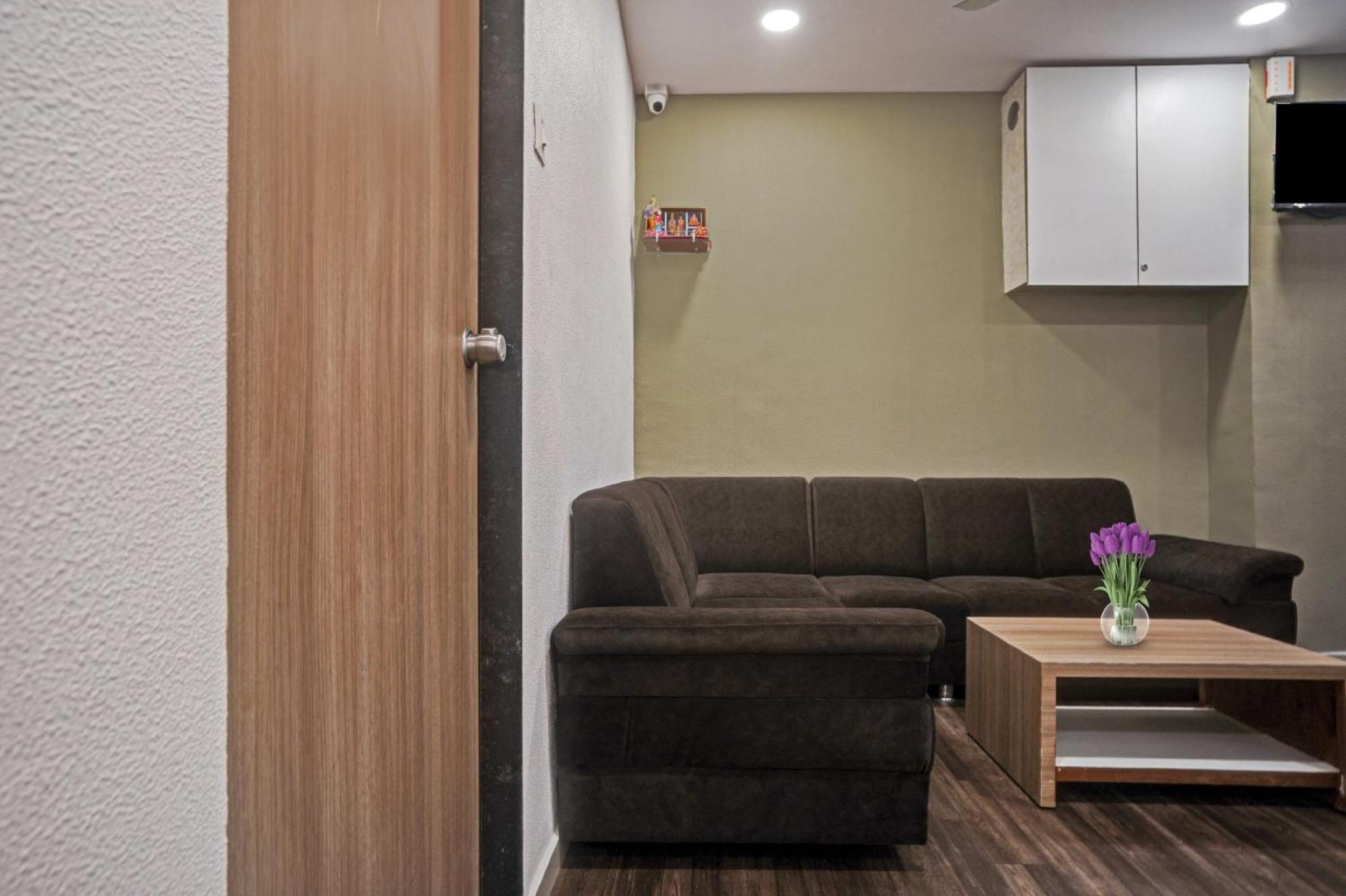 Hotel O Infinity Surat Exterior foto