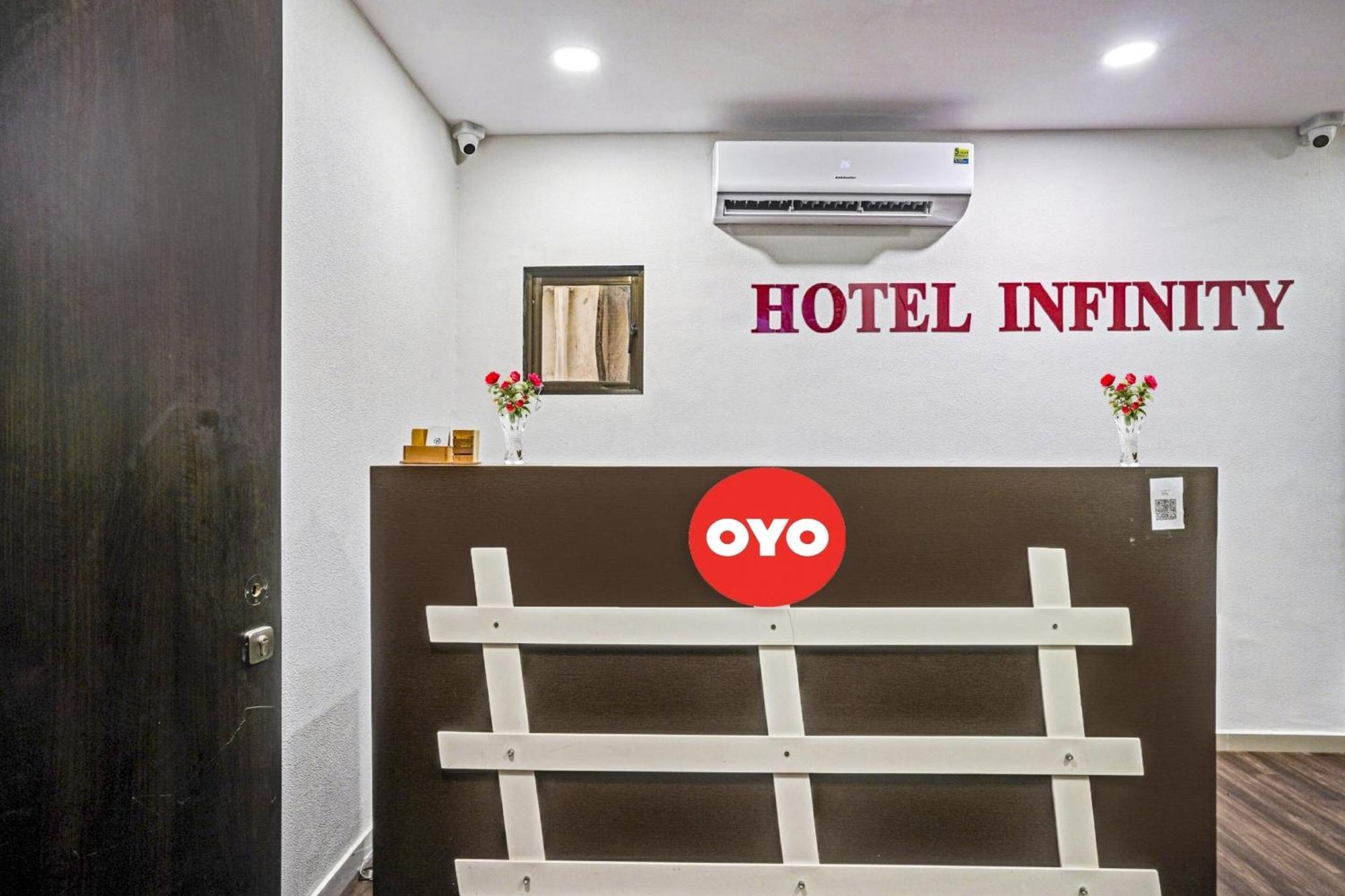 Hotel O Infinity Surat Exterior foto