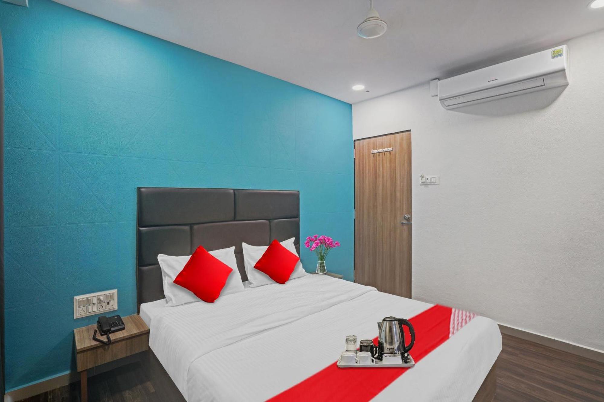Hotel O Infinity Surat Exterior foto