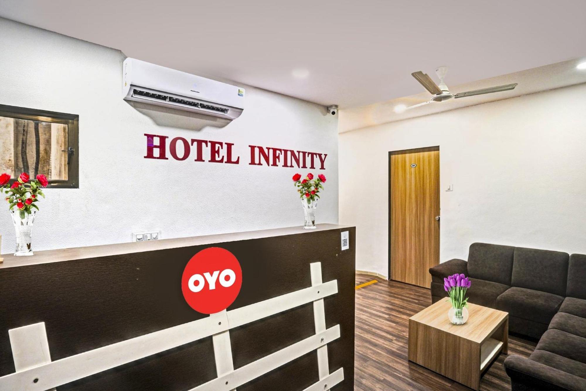 Hotel O Infinity Surat Exterior foto